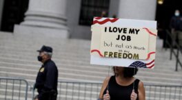 Florida se resiste a la obligatoriedad de las vacunas: "El derecho a ganarse la vida no debe depender de las inyecciones"