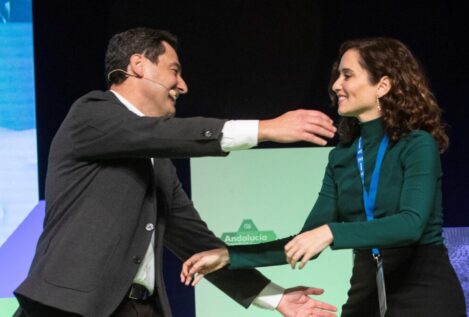 Juanma Moreno recurre a Ayuso en su congreso regional para frenar el avance de Vox