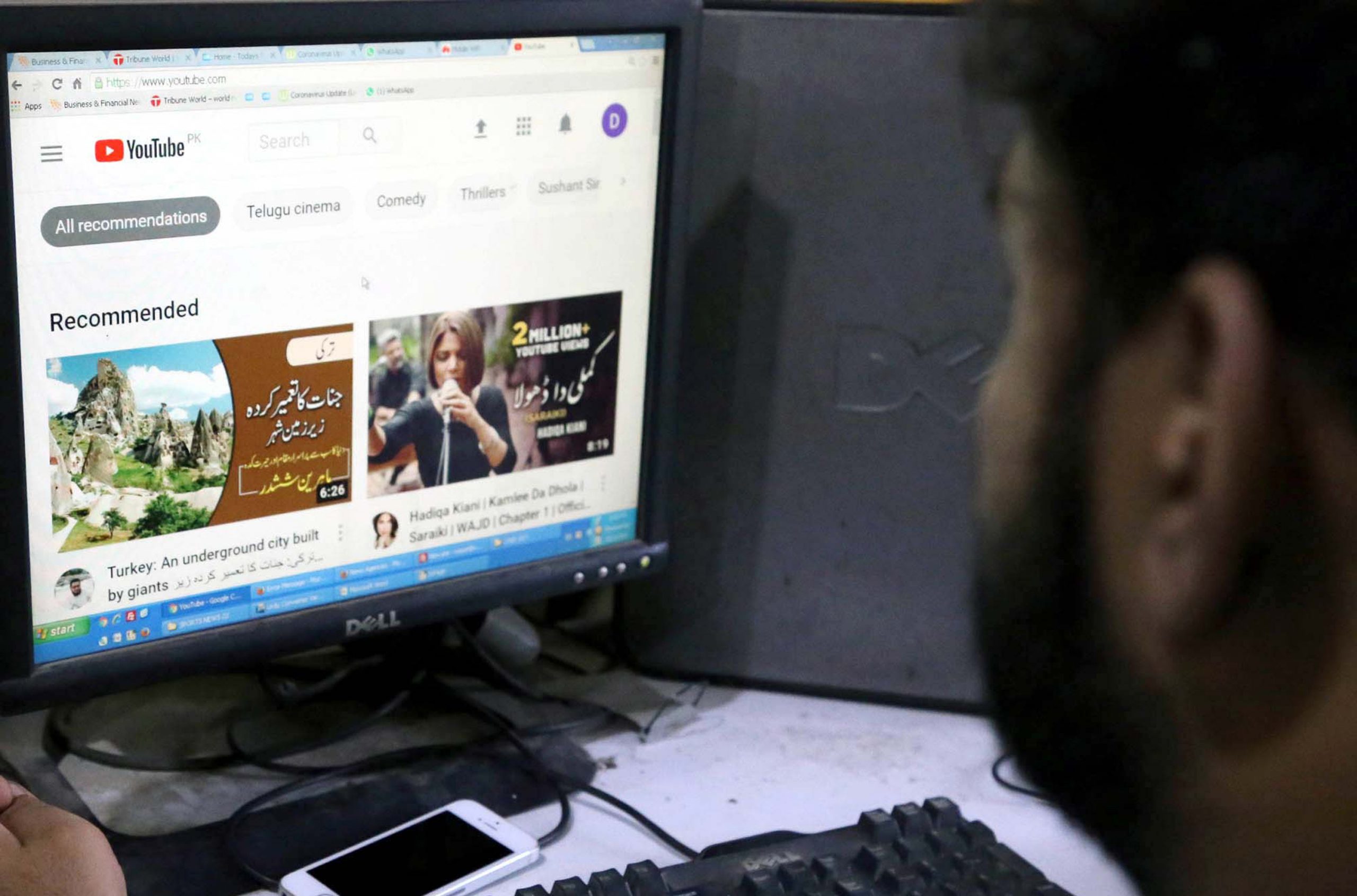 Opacidad, negacionismo y polarización: así operan las plataformas que propagan el odio en las redes