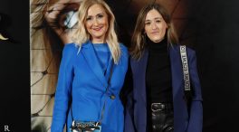 Cristina Cifuentes presenta a su hija en sociedad (son muy parecidas)
