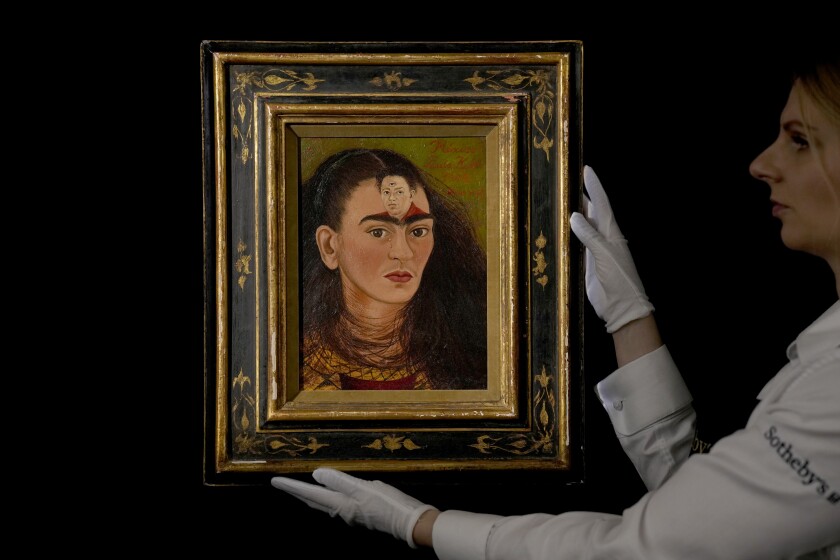 El autorretrato de Frida Kahlo bate récords y se coloca como la obra latinoamericana más cara: 34,9 millones de dólares