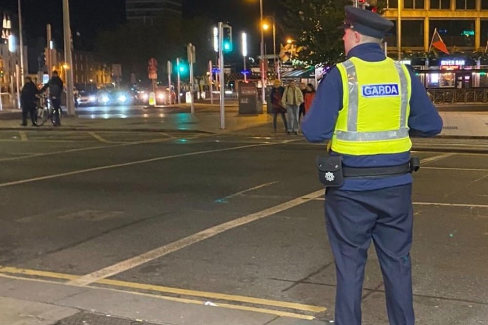 Detenido un hombre por amenazar con matar a una diputada en Irlanda