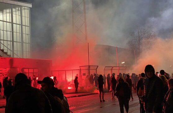 Unos 30 arrestos en la tercera noche de disturbios por las restricciones covid en Países Bajos