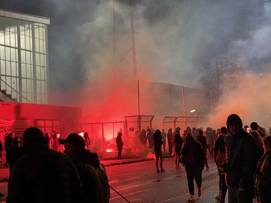 Unos 30 arrestos en la tercera noche de disturbios por las restricciones covid en Países Bajos