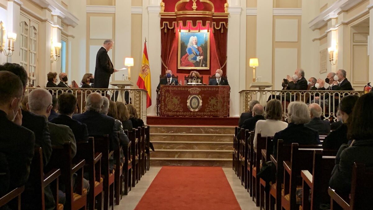 El catedrático Enrique Moradiellos ingresa en la Real Academia de la Historia