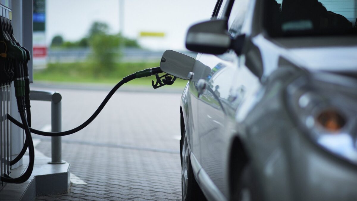 El precio de la gasolina marca su tercer precio más alto de la historia con una media de 1,513 euros el litro