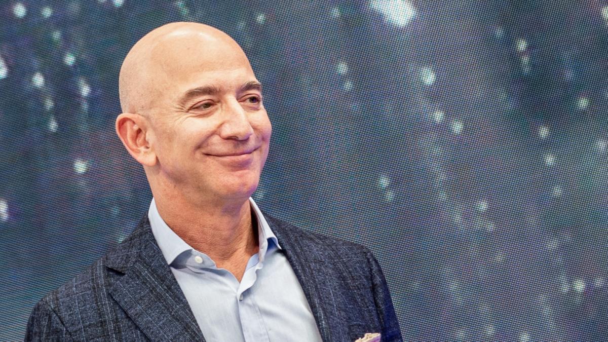 Jeff Bezos cree en el futuro de la humanidad fuera de la Tierra: "Muchas personas nacerán en el espacio"