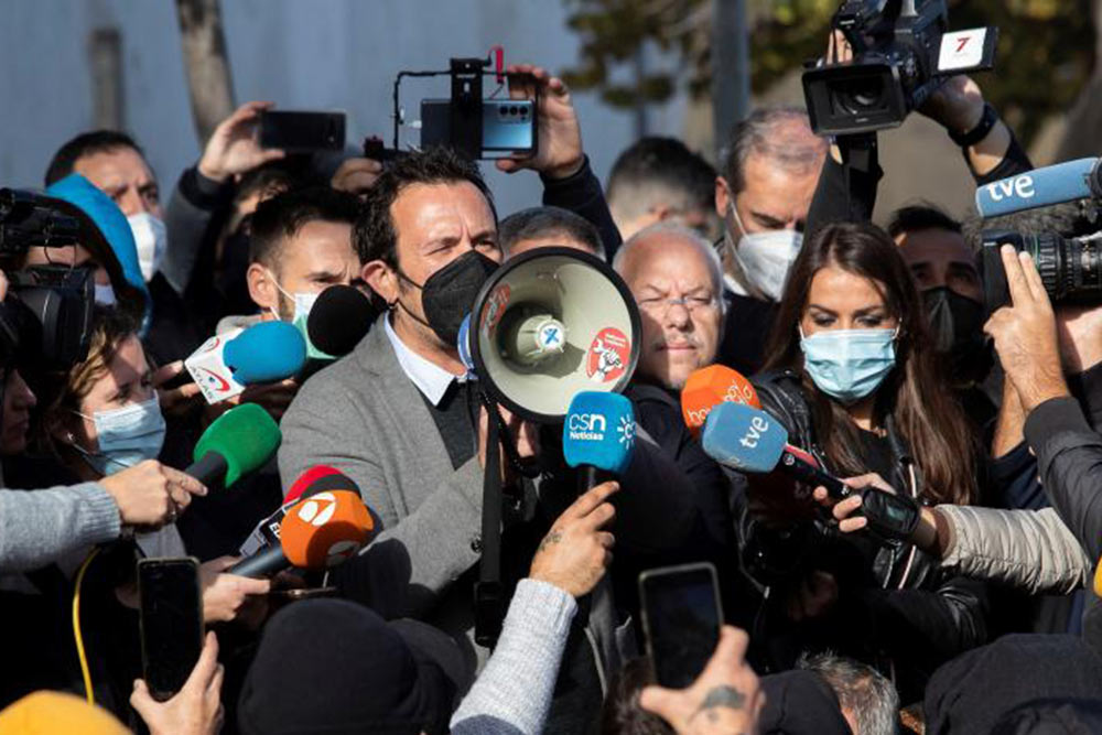 Kichi agita las protestas del sector del metal: «Hemos tenido que meterle fuego para que se fijen en Madrid»