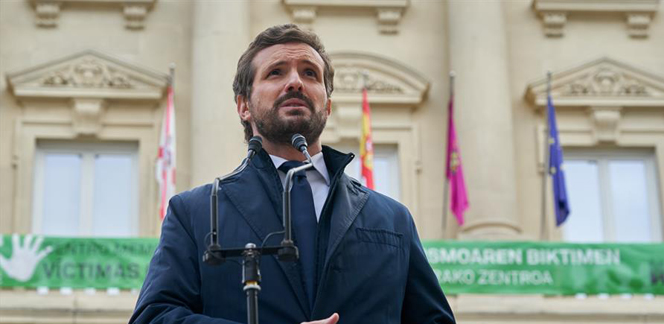 Unidas Podemos y Más País exigen una explicación a Casado por su «casual» presencia en una misa por Franco