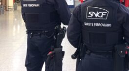 Un hombre ataca con un cuchillo a varios policías en París al grito de "Alá es grande"