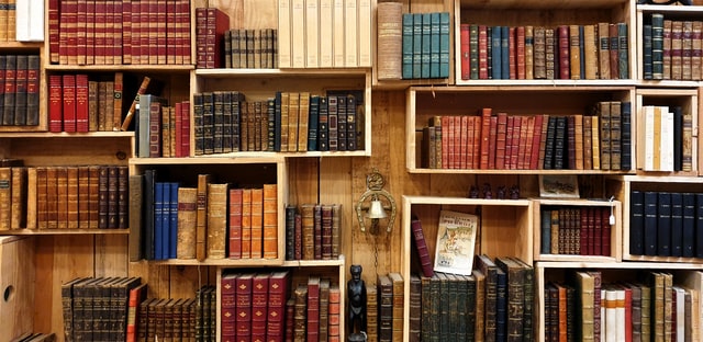 Para ordenar una biblioteca
