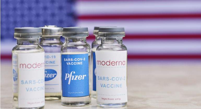 Las vacunas de Pfizer y Moderna podrían dar falsos positivos de covid, según un estudio