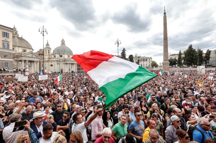 Italia veta las protestas antivacunas en el centro de Roma, Milán y Nápoles