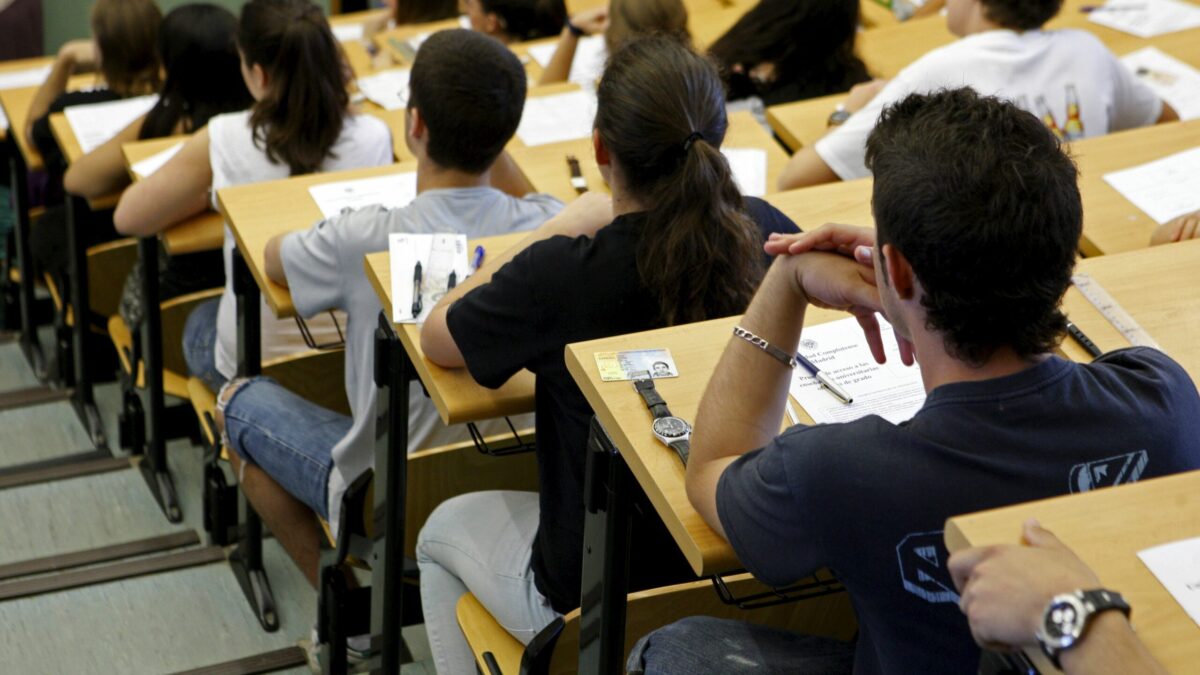 Los universitarios españoles, entre los que más tiempo necesitan para graduarse