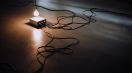 El precio de la luz sube el domingo casi un 5% y vuelve a pasar de los 200 euros