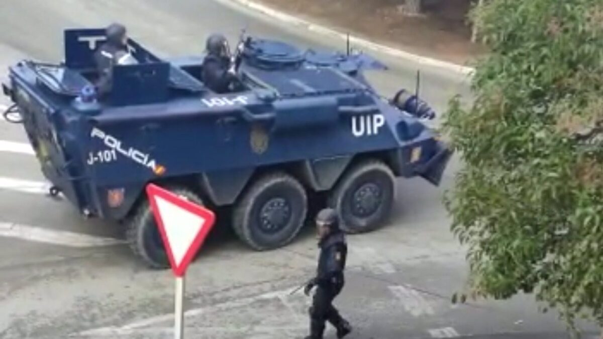 La Policía regulará con un protocolo el uso de la tanqueta tras la polémica en Cádiz