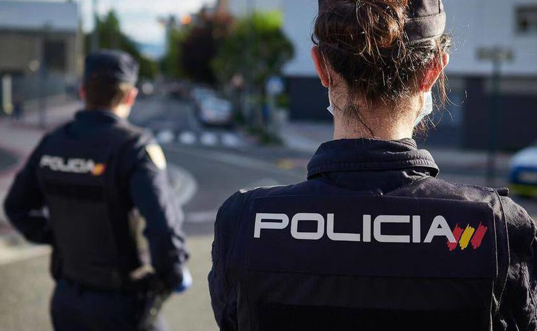 Agentes de Policía Nacional salvan la vida a una bebé que se había atragantado en Madrid