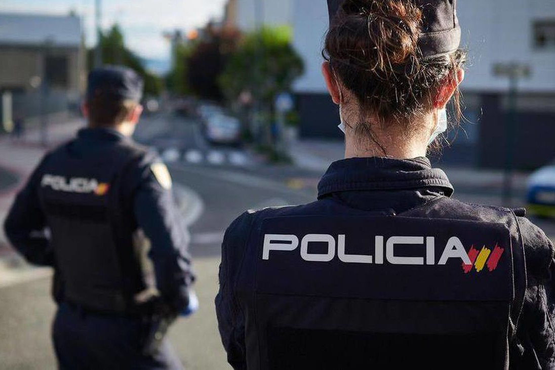Agentes de Policía Nacional salvan la vida a una bebé que se había atragantado en Madrid