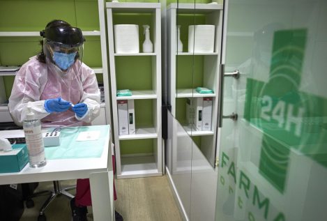 Los madrileños podrán recoger los test de antígenos gratuitos en las farmacias desde el miércoles