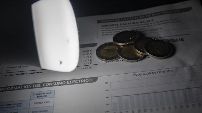 El precio de la luz arrancará 2022 en 122,63 euros el MWh, con un descenso del 12,9%