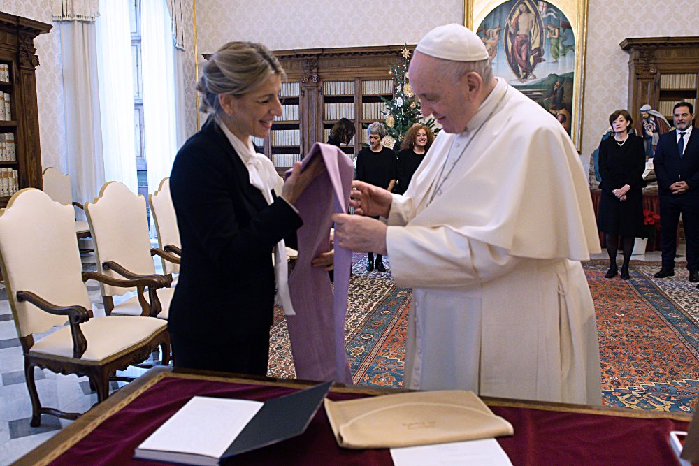 Yolanda Díaz se reúne con el papa en el Vaticano