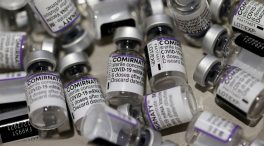 Pfizer dice que tres dosis de su vacuna podrían neutralizar la variante ómicron