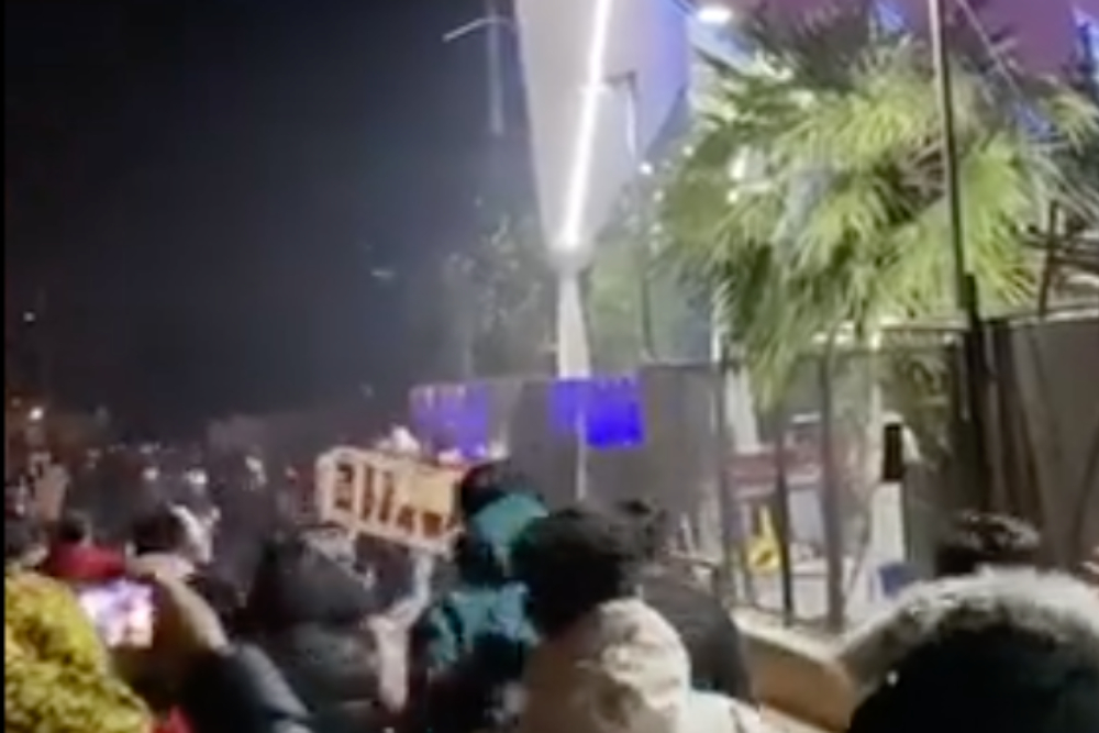 Un millar de jóvenes atacan una discoteca de Barcelona dejando «destrozos y heridos»