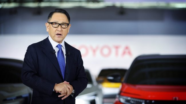 Toyota saca el talonario para competir por el coche eléctrico frente a Volkswagen y Tesla