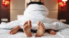 Por qué deberías tener relaciones sexuales con los calcetines puestos
