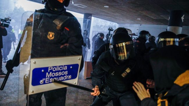 Indignación policial por los agravios de Sánchez: los agentes lucharán por tener la misma jubilación que los Mossos