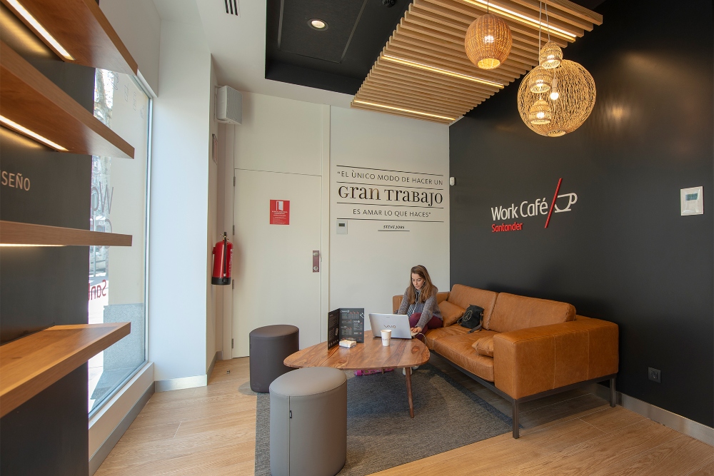 El Santander lleva sus 'Work Café' a las universidades para captar al cliente joven