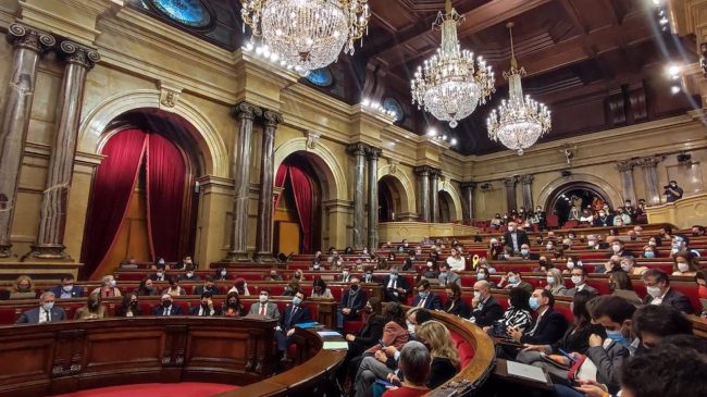 El Parlament rechaza acatar la sentencia del 25% de castellano en las escuelas