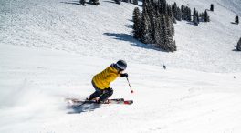 El esquí, un deporte completo para tu invierno (y cinco razones para practicarlo)