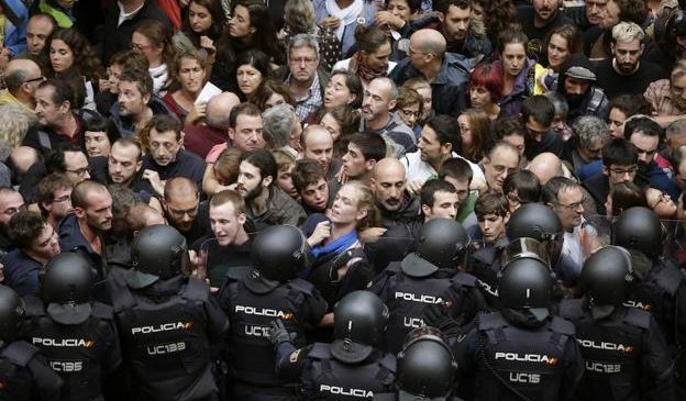 Los antidisturbios que aún resisten: «Sin pelotas de goma, las calles arderán en seis meses»