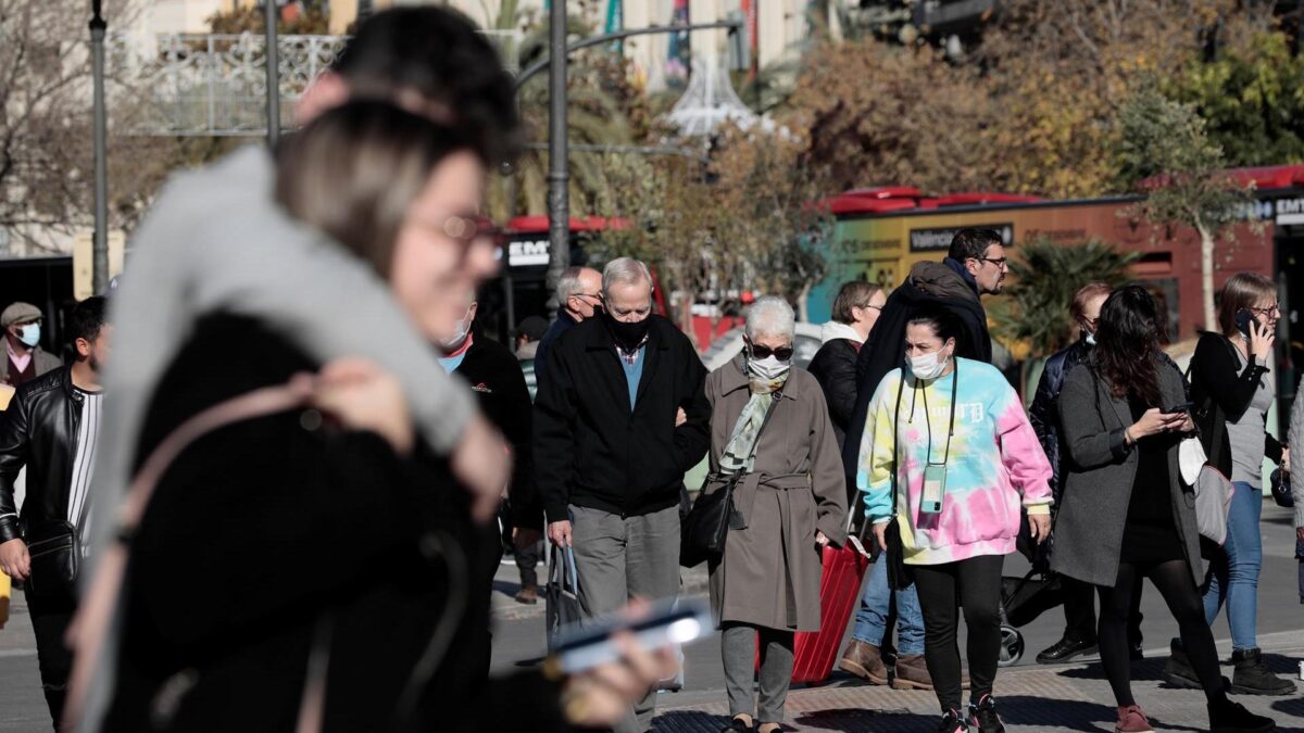 Sanidad notifica 28 fallecidos por covid y la incidencia sube más de ocho puntos