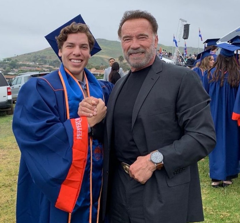 El actor, un padre orgulloso en la graduación de su hijo (@schwarzenegger)
