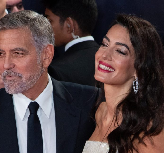 Ímprobos esfuerzos de George Clooney para coronarse como rey del 'cool'