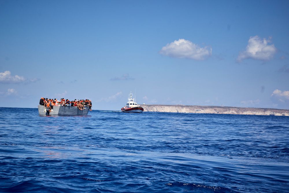 Desembarcan en Italia 517 migrantes rescatados en el Mediterráneo