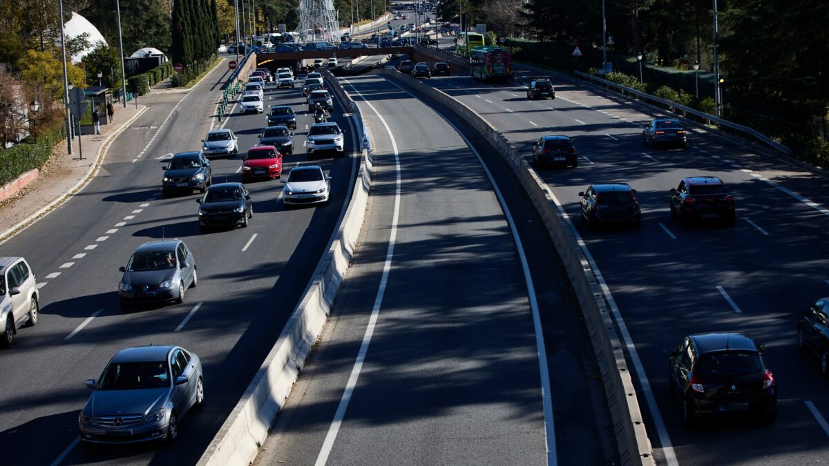 Atascos en las principales salidas de Madrid por la operación salida del puente de Diciembre