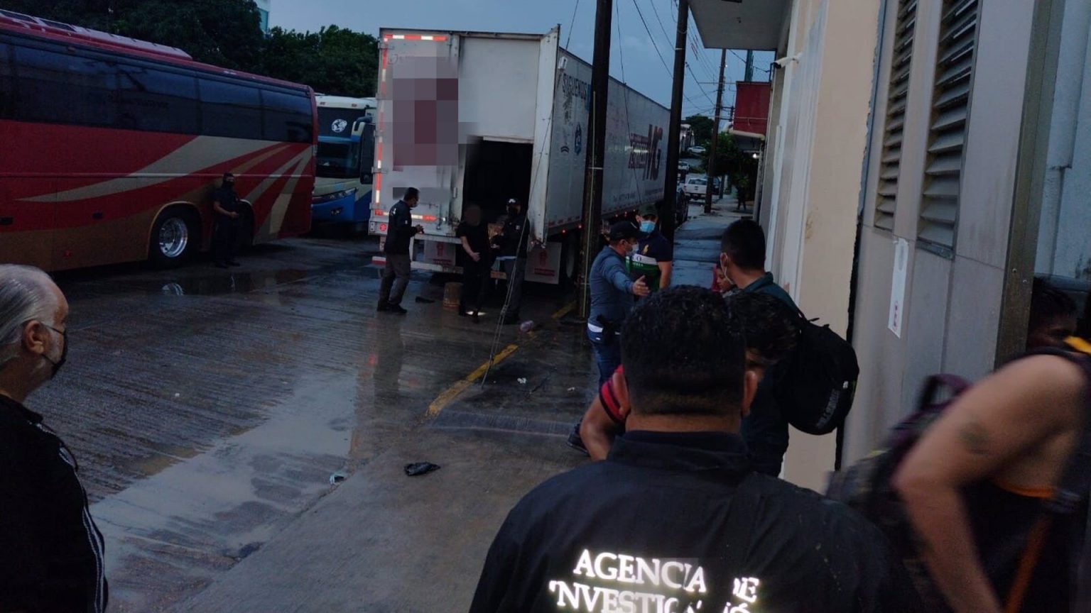 Fallecen 54 personas en México al volcar el camión en el que viajaban