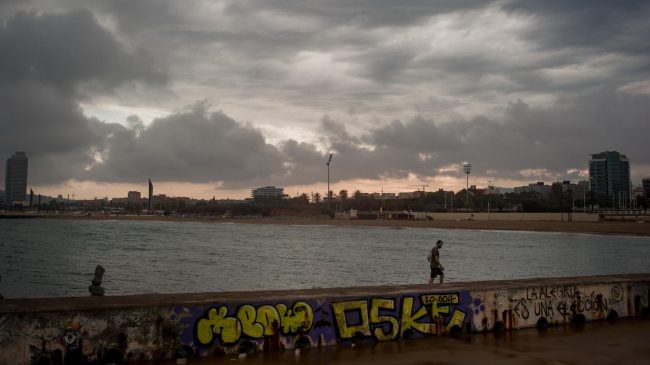 Cielos nublados en la Península y fuertes lluvias en Andalucía