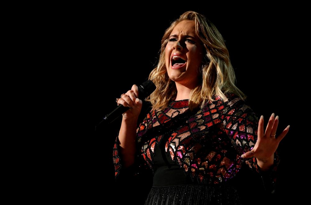 Un ganador del Grammy explica por qué Adele tiene razón al pedir que las canciones de ‘30’ no se escuchen aleatoriamente