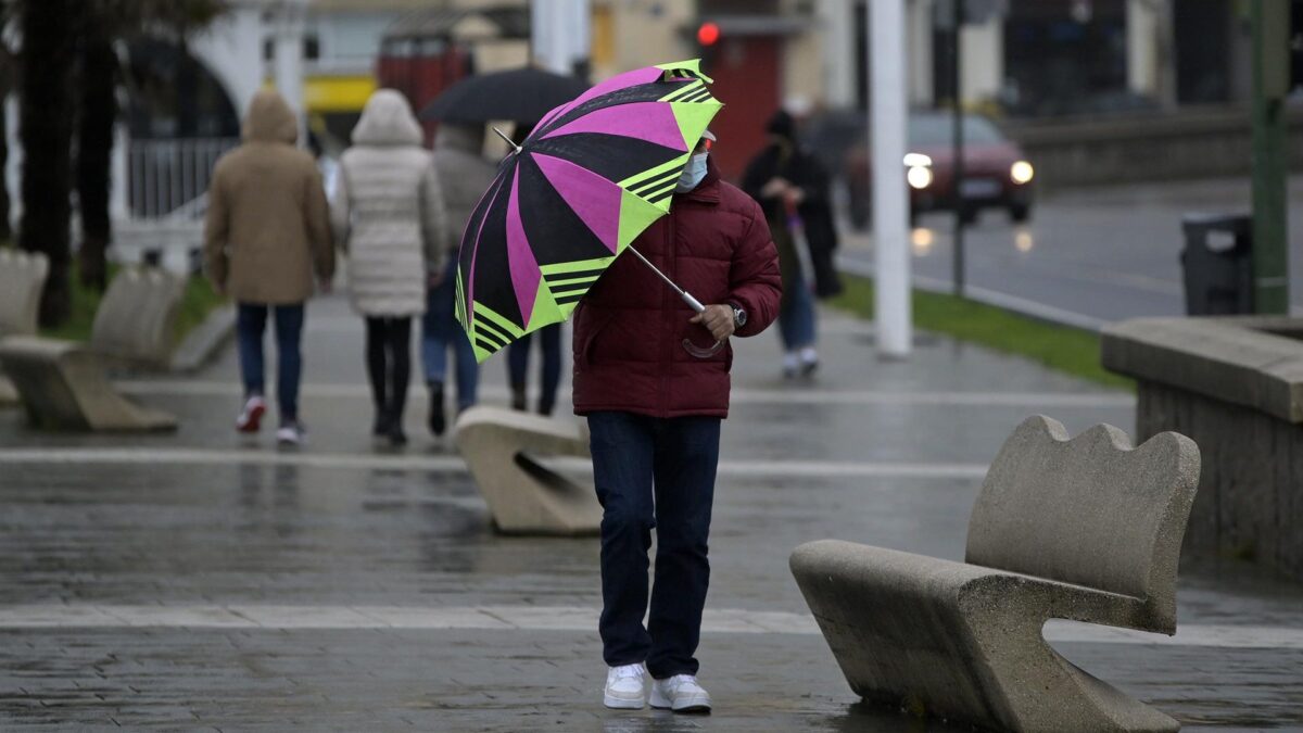 Una docena de provincias tendrá hoy riesgo por olas, lluvia o niebla, con precipitaciones de oeste a este peninsular