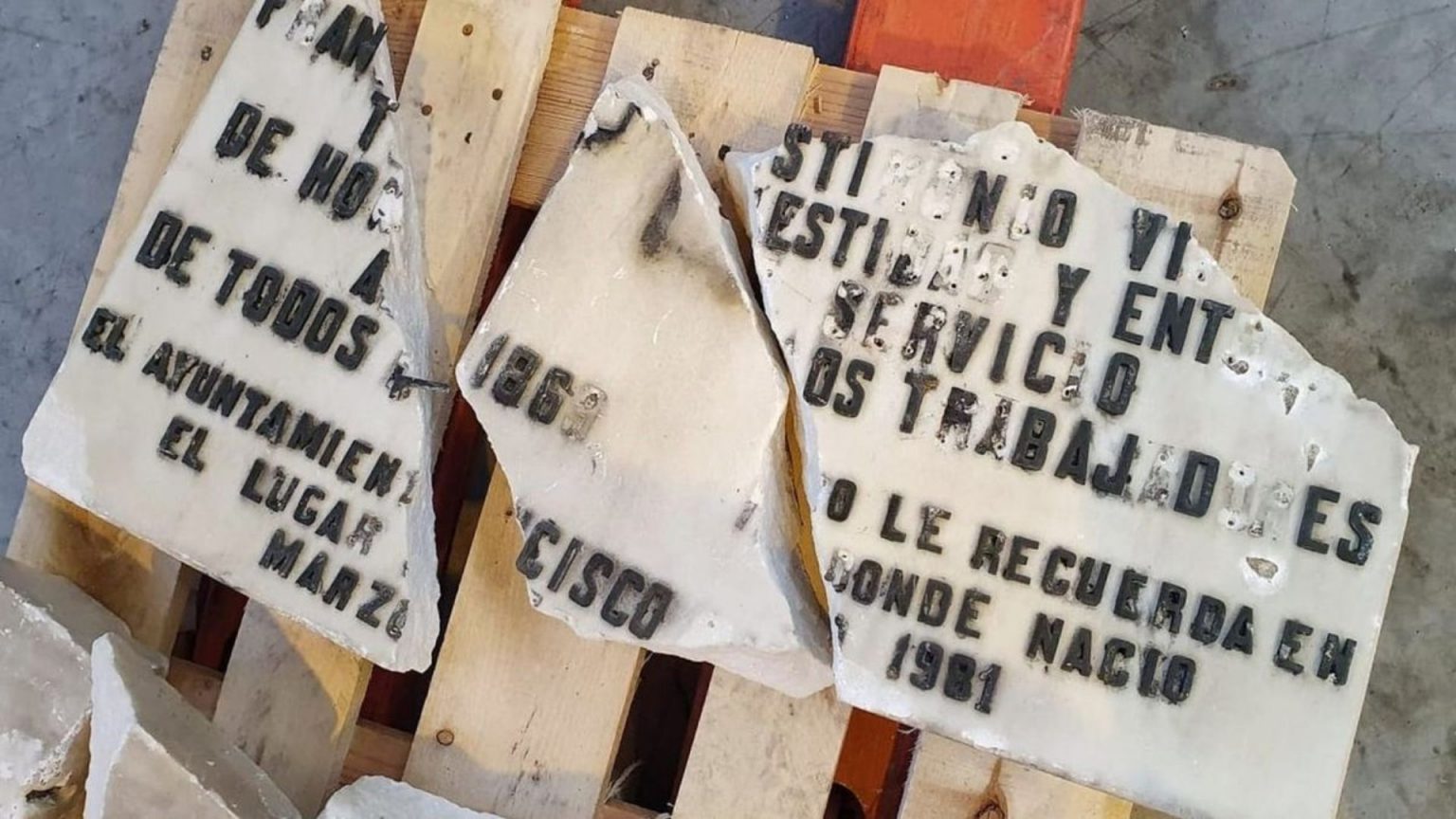 La Justicia investigará la retirada de la placa de Largo Caballero en Madrid