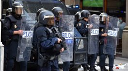 La decisión desesperada de policías en Cataluña: mandar a sus hijos fuera para estudiar en castellano