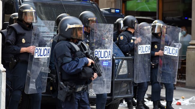 La decisión desesperada de policías en Cataluña: mandar a sus hijos fuera para estudiar en castellano