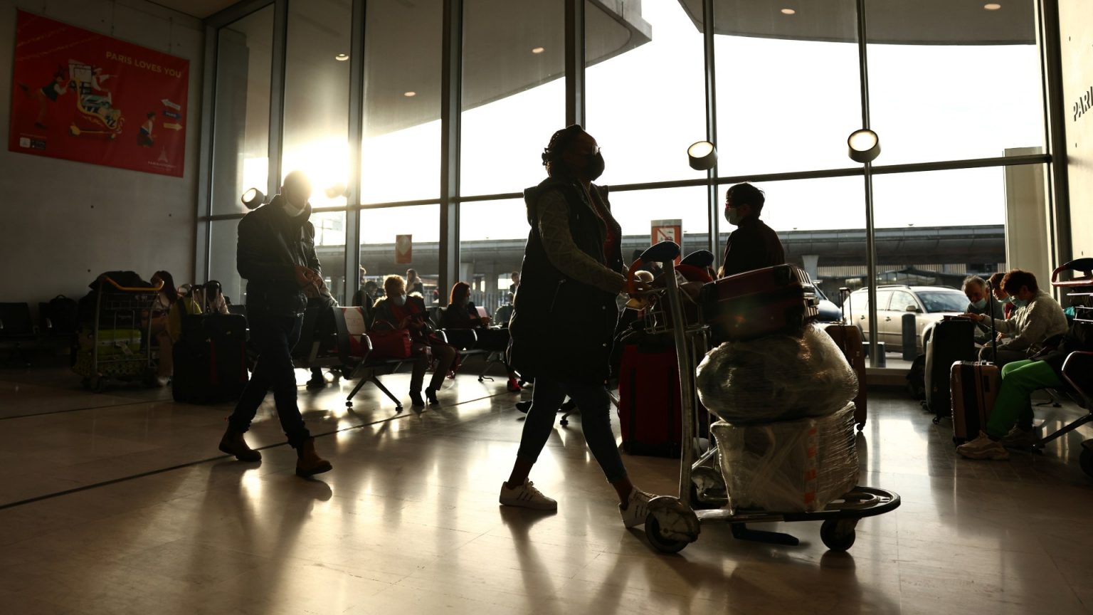 El Gobierno prorroga las cuarentenas a los viajeros de África hasta el 26 de diciembre