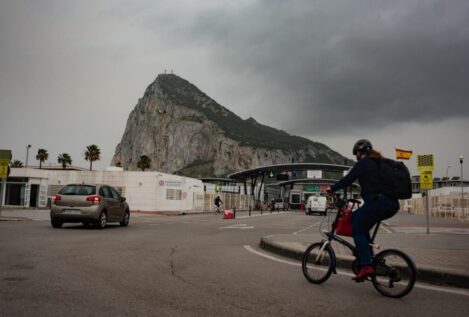 El linchamiento a dos agentes aduaneros deriva en un conflicto diplomático con Gibraltar