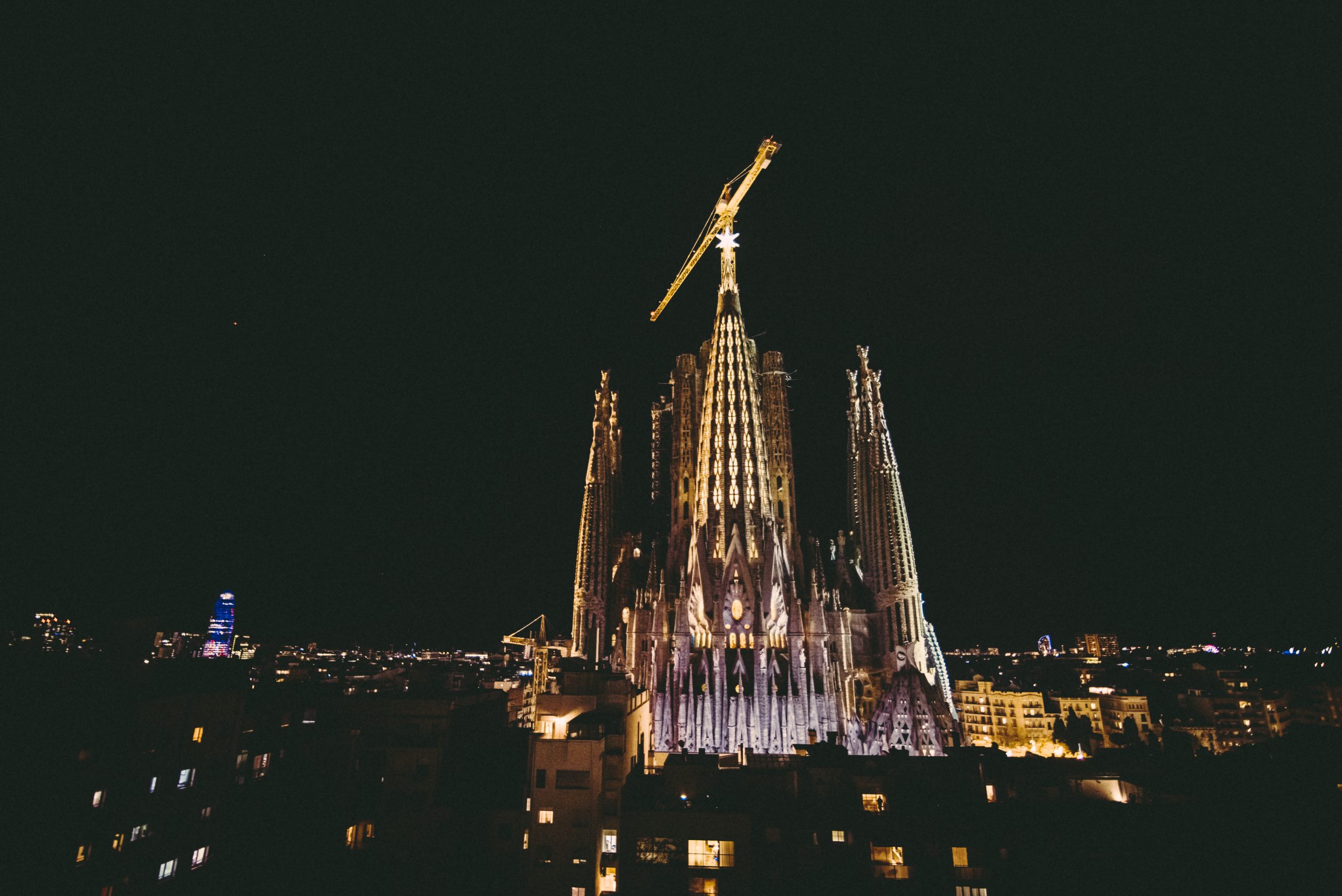 La Sagrada Familia estrena una torre de 138 metros y cambia el perfil de Barcelona