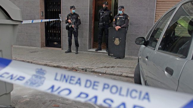 La Policía encuentra a un padre y a su hija de tres años muertos en su domicilio de Madrid